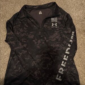 Under armor quarter zip 
Woman’s large